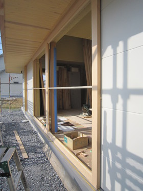 掃出し建具取付