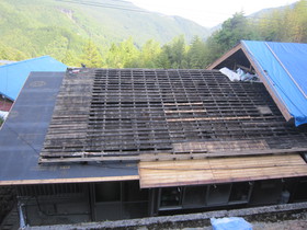 桟葺き屋根