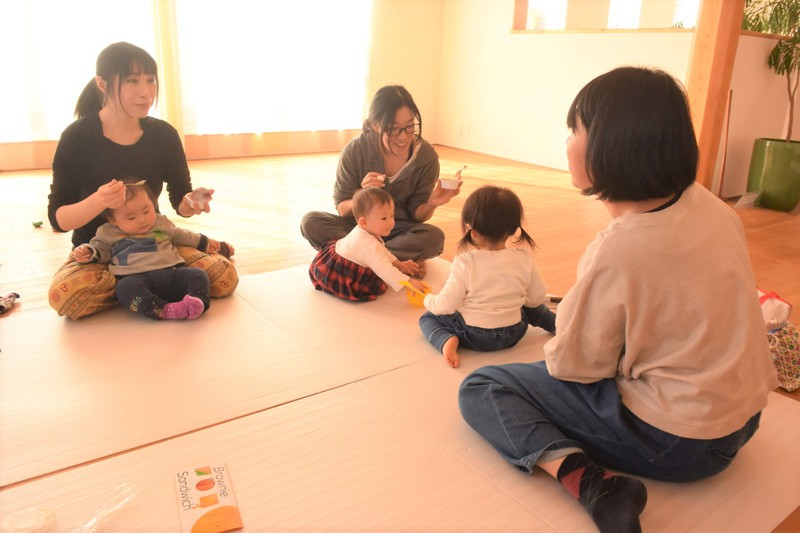 【子育てママ必見】子連れヨガ＆ベビーマッサージサロン「さくらんぼ」のヨガ教室を体験！ママさん同士が交流できる教室です