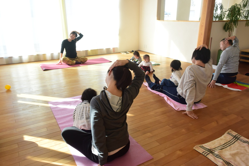 【子育てママ必見】子連れヨガ＆ベビーマッサージサロン「さくらんぼ」のヨガ教室を体験！ママさん同士が交流できる教室です