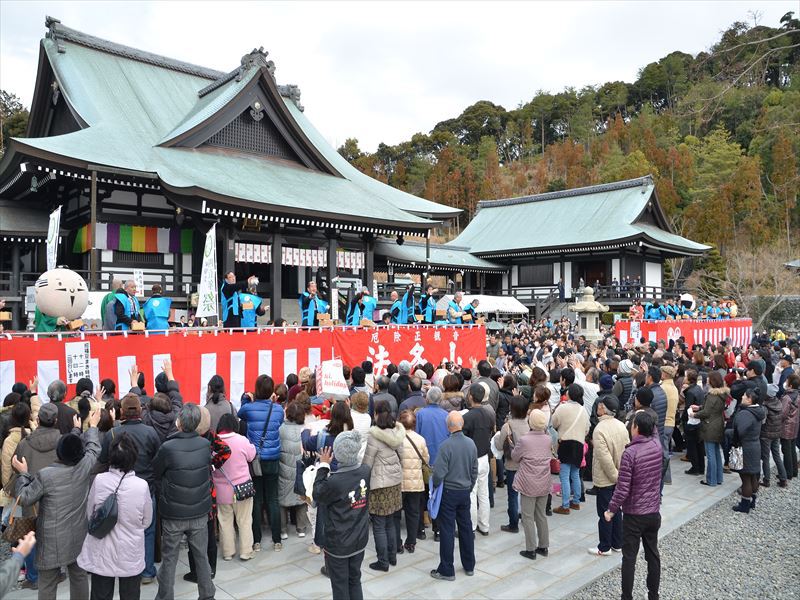 福を呼び込め！法多山の節分祭は縁起が良いだけじゃなく、商品券もお菓子もまかれる楽しめるイベント