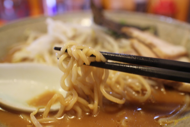 【はまぞうラーメン部】湖西市で人気のさつまラーメン。目立つ大きな看板が目印！｜湖西市新所