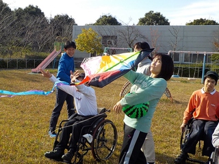 花いっぱい運動＆カラーバルーン＆凧上げ