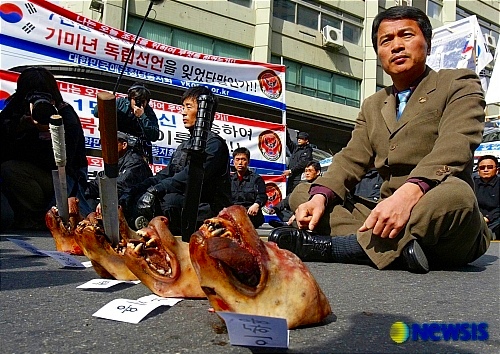 韓国外相「日本の右翼団体による嫌韓デモを法規制しろ。表現の自由を超えている」