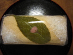 桜ロールケーキ