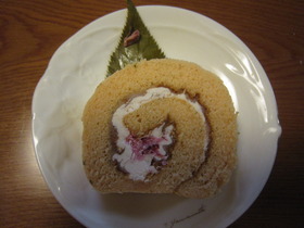 桜ロールケーキ