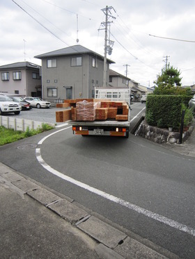 材料搬入