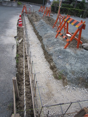 塀の工事開始