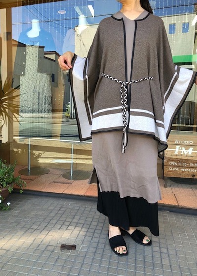 　☆ラスト１　お洒落で楽チン！ニットケープ　☆