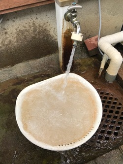 井戸ポンプの水がチョロチョロ