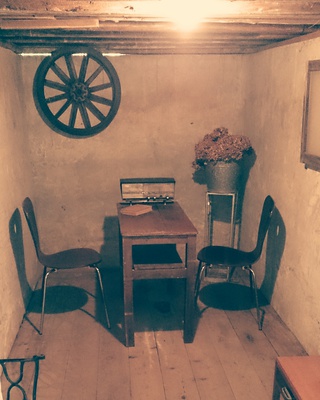 Antique Cafe Road