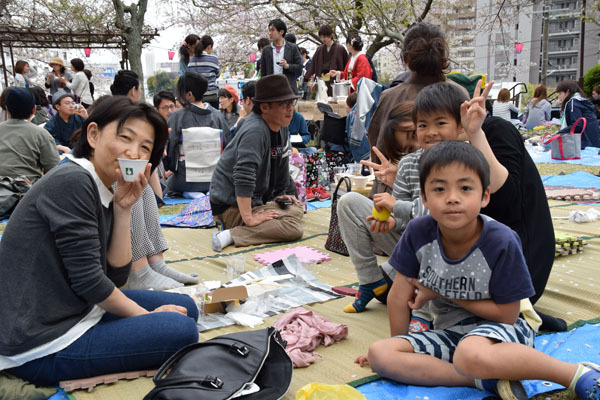 外国人も日本人も花見が大好き!!!