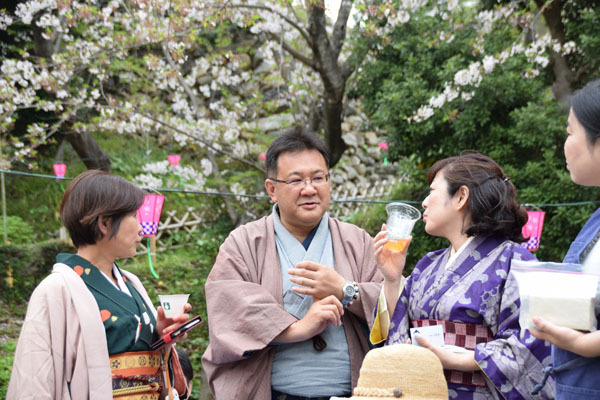 外国人も日本人も花見が大好き!!!