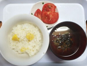 秋の味覚　”栗ご飯”