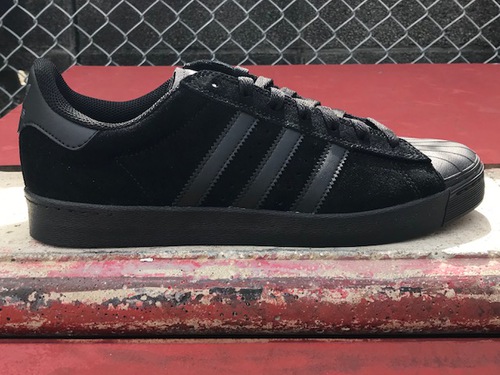 『　adidas skateboard   』  からスケートシューズ入荷です。