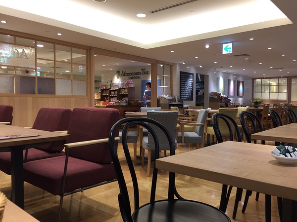 アフタヌーンティー　ティールーム　で　ランチ　☆