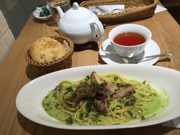 アフタヌーンティー　ティールーム　で　ランチ　☆