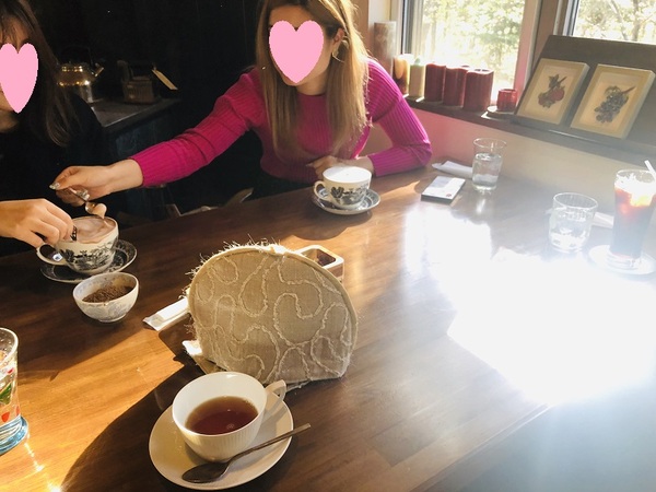 軽井沢　　カフェ　ならの木　　さん　で　お茶ＴＩＭＥ　　☆