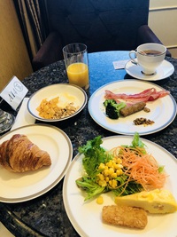 朝食　　は　　コンシェルジュフロア　ラウンジ　　で　　☆