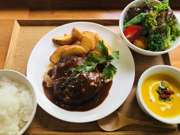 軽井沢（長野県）　ななくさ食堂　さん　で　ランチ　☆