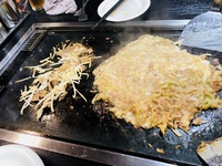 鉄板焼き　　ちゃん　　さん　　で　　　もんじゃ　　　☆