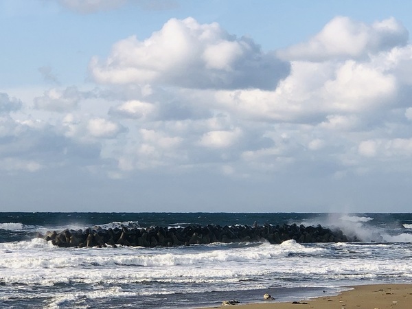 日本海　　は　　いつでも　　雄々しい　　☆
