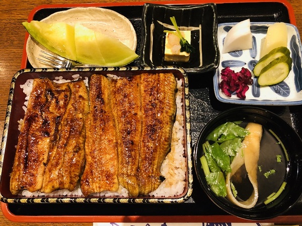 浜松市（静岡県）　　うなぎ店　かねりん　さんで　うな重　☆