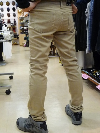 ネオブルー　スキニーパンツ