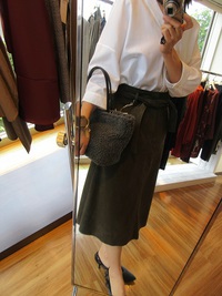 白シャツは事務員の制服っぽくなるからイヤ？ 2017/10/04 18:39:00