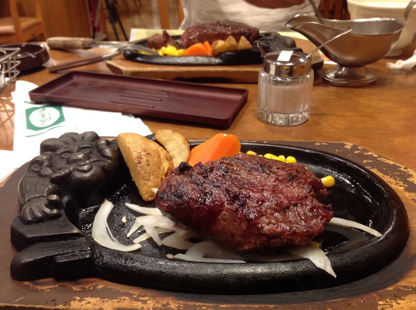 友達に誘われてブロンコビリーにて肉を食らう！