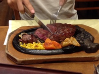 友達に誘われてブロンコビリーにて肉を食らう！