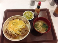 牛丼とチーズの組み合わせを信じていませんでした。