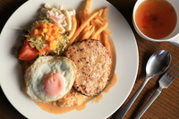 湖西潮見坂「MINATO'Jr」潮見坂海岸（潮見ビーチ）が一望できるカフェでランチ