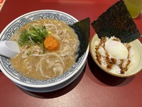 丸源ラーメンさんの味わい深い世界：熟成醤油ラーメン肉そばの魅力 2024/04/15 07:00:00