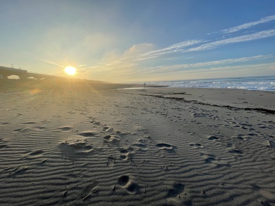 朝日と海岸