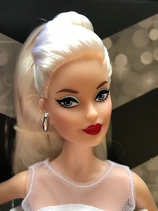 Barbie 60周年アニバーサリーバービー FXD88｜gogo drive