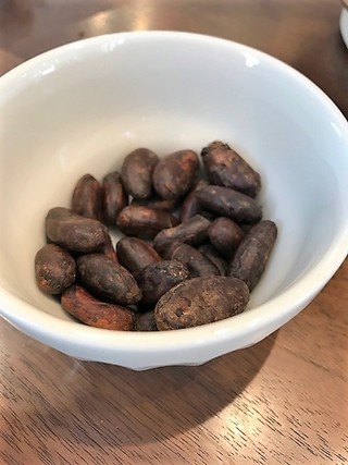 カカオ豆からチョコレート作り