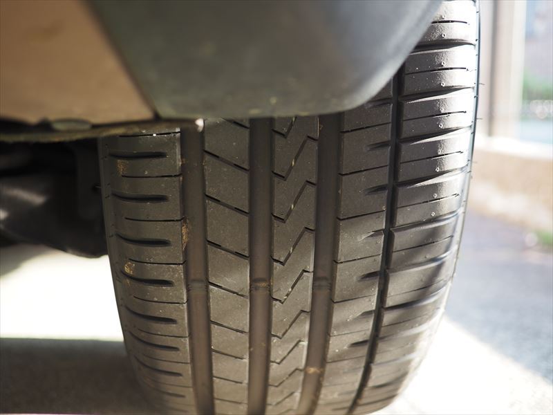 車のタイヤを「FLAKEN／ファルケン」に変えたら、走りが安定して、スムーズに静かに走るようになった！