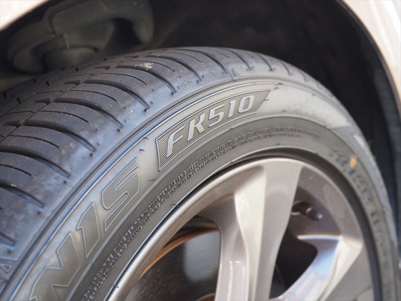 車のタイヤを「FLAKEN／ファルケン」に変えたら、走りが安定して、スムーズに静かに走るようになった！