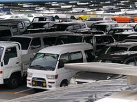 袋井バイパス沿い”謎の大量の車”は何？　自動車販売店向けのオークション開場「USS静岡会場」潜入レポート！　