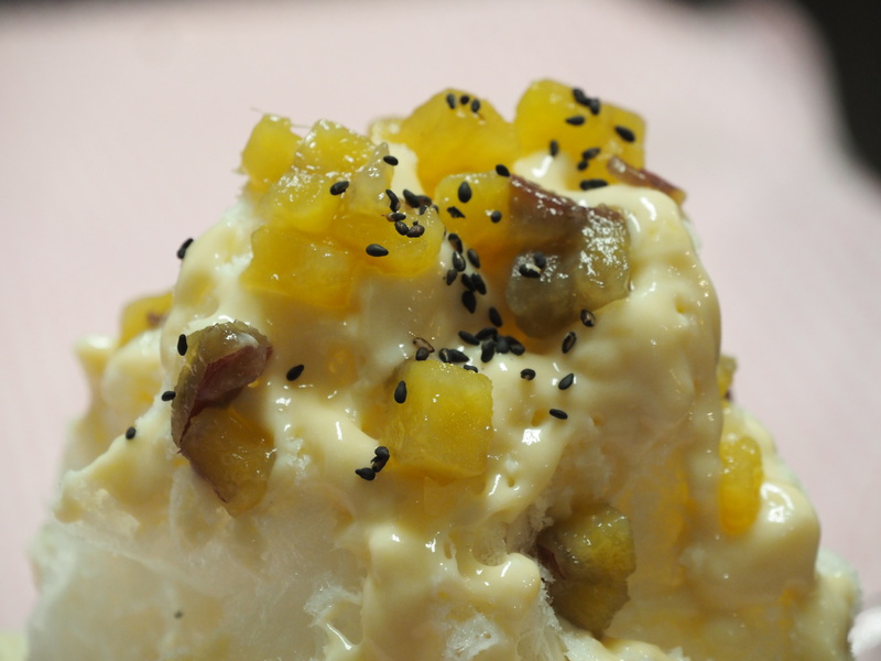 優しい甘さの、500円で大満足の、この美味しい食べ物はなんでしょう？