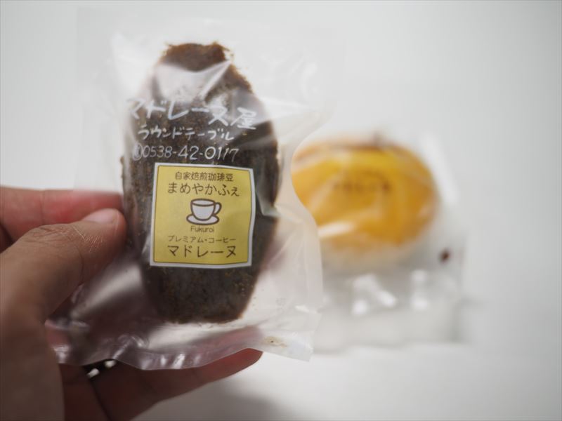「ラウンドテーブル」×「まめやかかふぇ」のコーヒーマドレーヌ