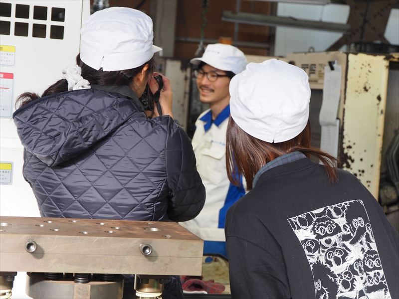 製造業の工場でホームページ制作用の素材写真を撮影