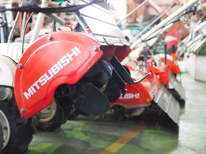 耕運機とか草刈機とか、農機具はなぜ赤系の色をしているのか？