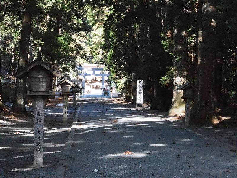 初詣の準備が整っている小國神社にお参りに行ったら、偶然やすらぎデンタルクリニックの鈴木院長に会った話