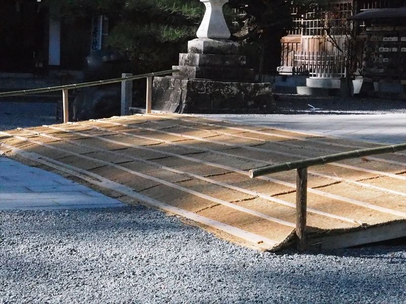 初詣の準備が整っている小國神社にお参りに行ったら、偶然やすらぎデンタルクリニックの鈴木院長に会った話