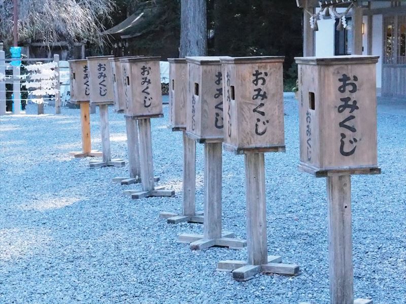 初詣の準備が整っている小國神社にお参りに行ったら、偶然やすらぎデンタルクリニックの鈴木院長に会った話