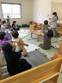 子どもと一緒に楽しめました～「絵本とわらべうた」