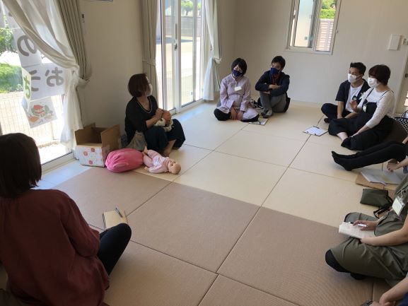 沐浴、だっこ、寝かしつけ、リアルな出産体験が学べるプレパパママ教室。8月参加者受付中！