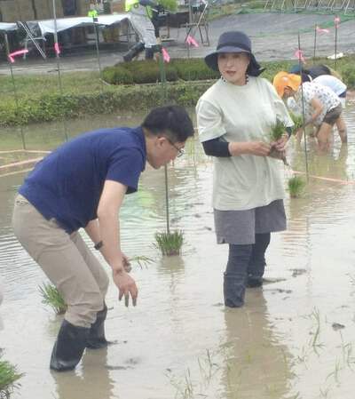 「田んぼアート菊川」の田植え祭